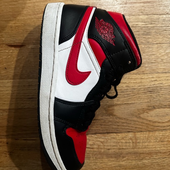 Air Jordan 1s Men Size 9. Great Condition. - Picture 6 of 7